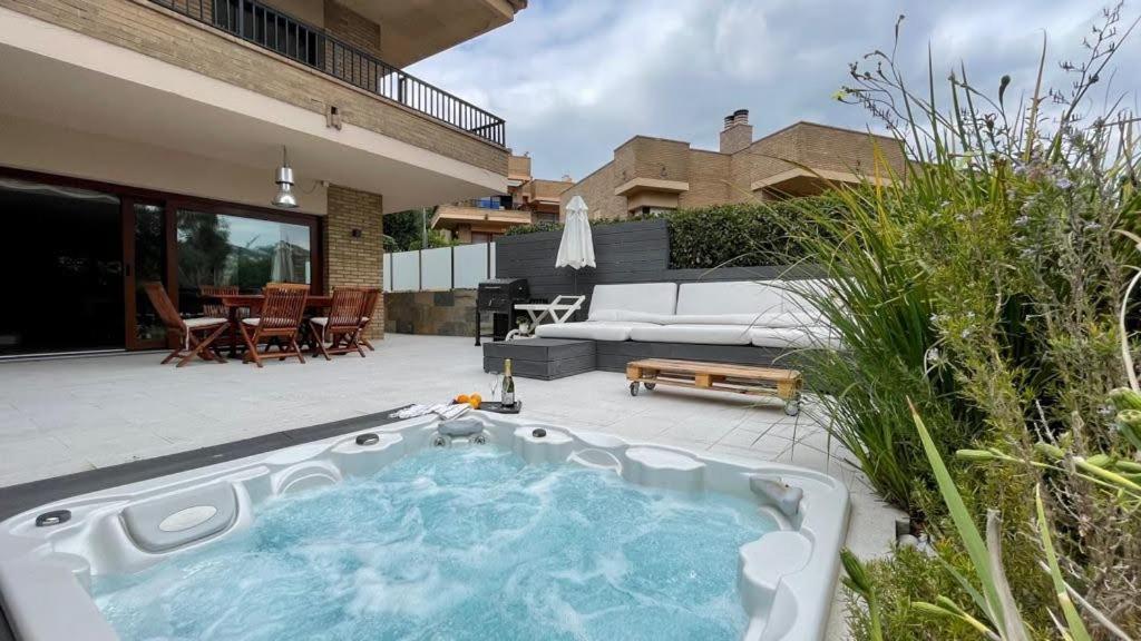 Residencial Bella Donna Lux House, Jacuzzi Y Piscina Privada Βίλα Λορέτ Ντε Μαρ Εξωτερικό φωτογραφία